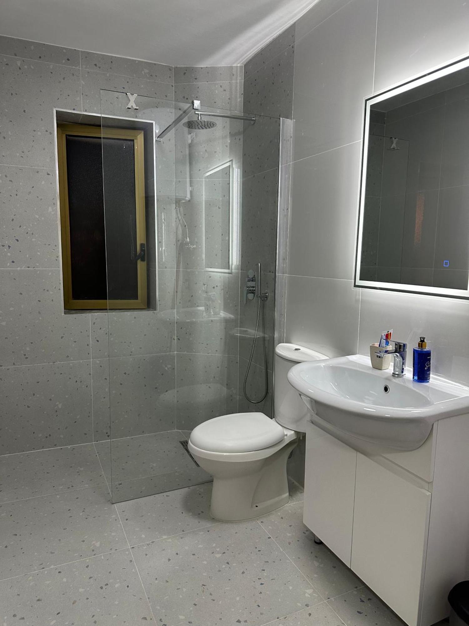 White Apartment, In The Center Of Tirana Bagian luar foto