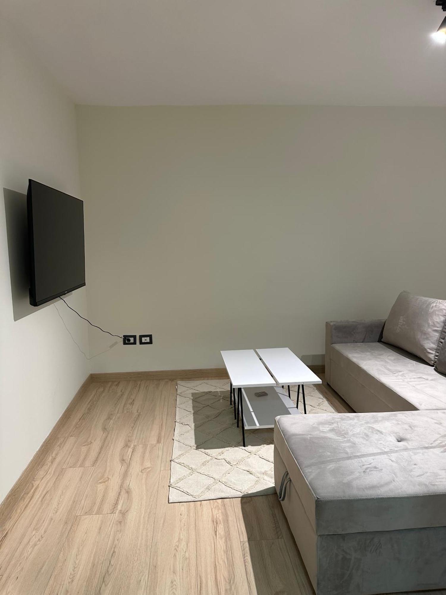 White Apartment, In The Center Of Tirana Bagian luar foto